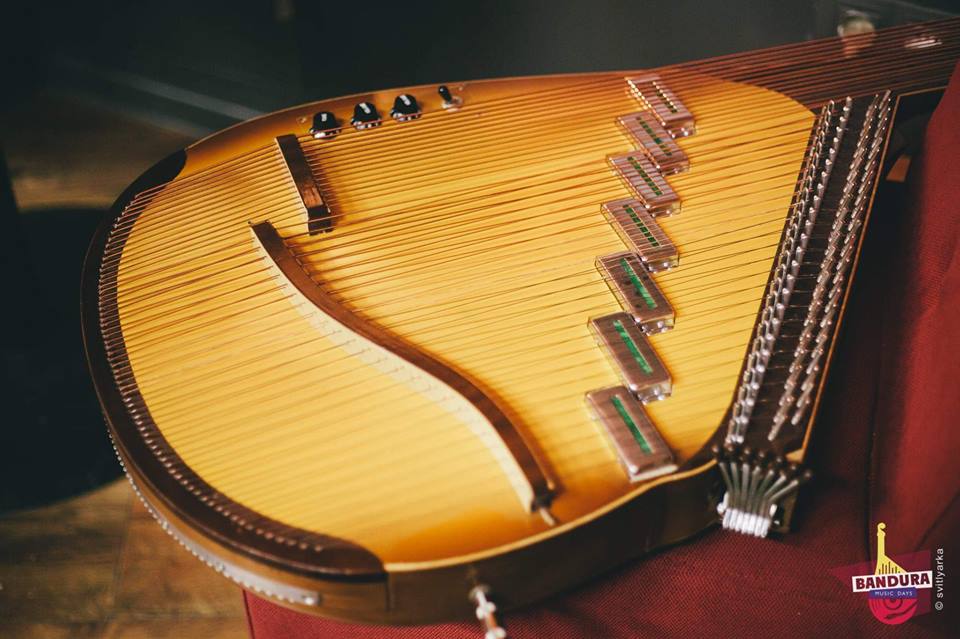 Електробандура Дмитра Губ'яка (виготовлена на Львівській фабриці музичних інструментів "Трембіта")